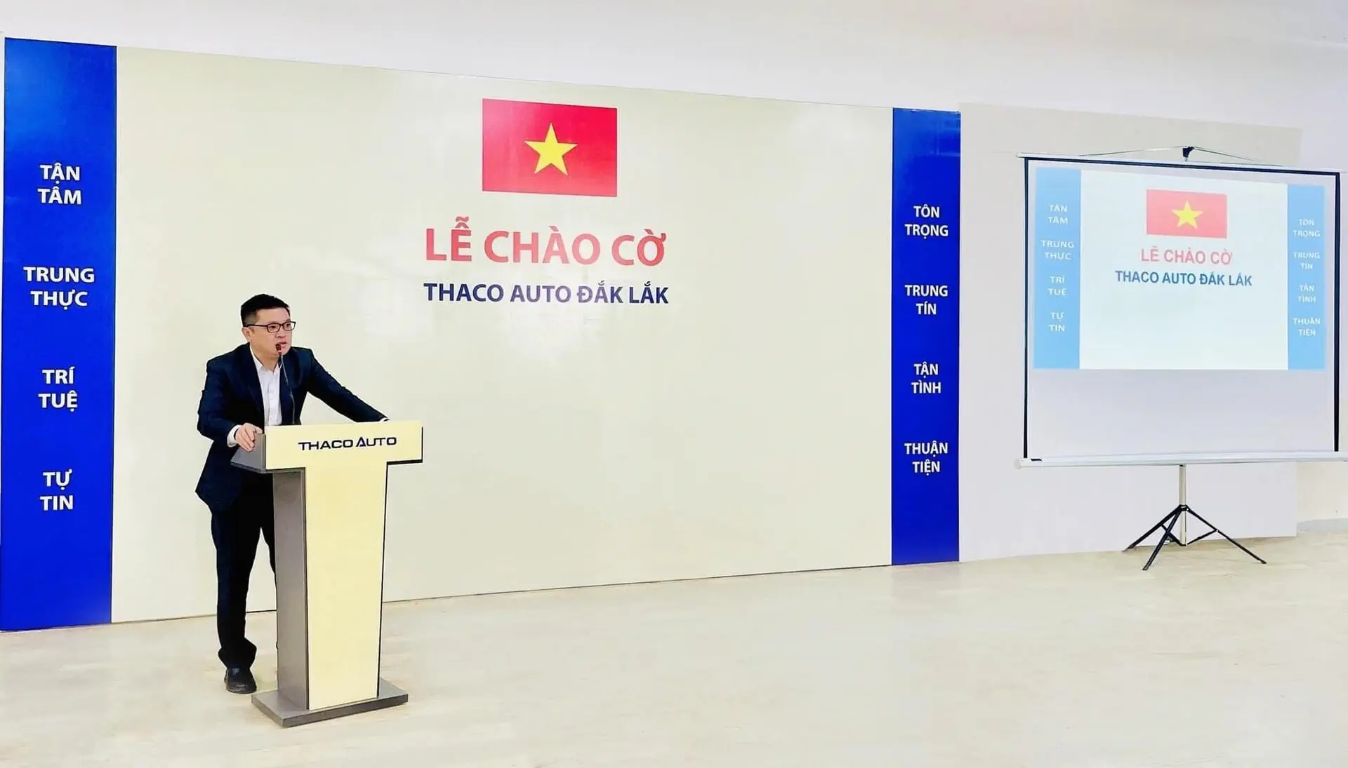 Lễ chào cờ tháng 12 - THACO AUTO Đắk Lắk quyết tâm hoàn thành mục tiêu cuối năm 2024