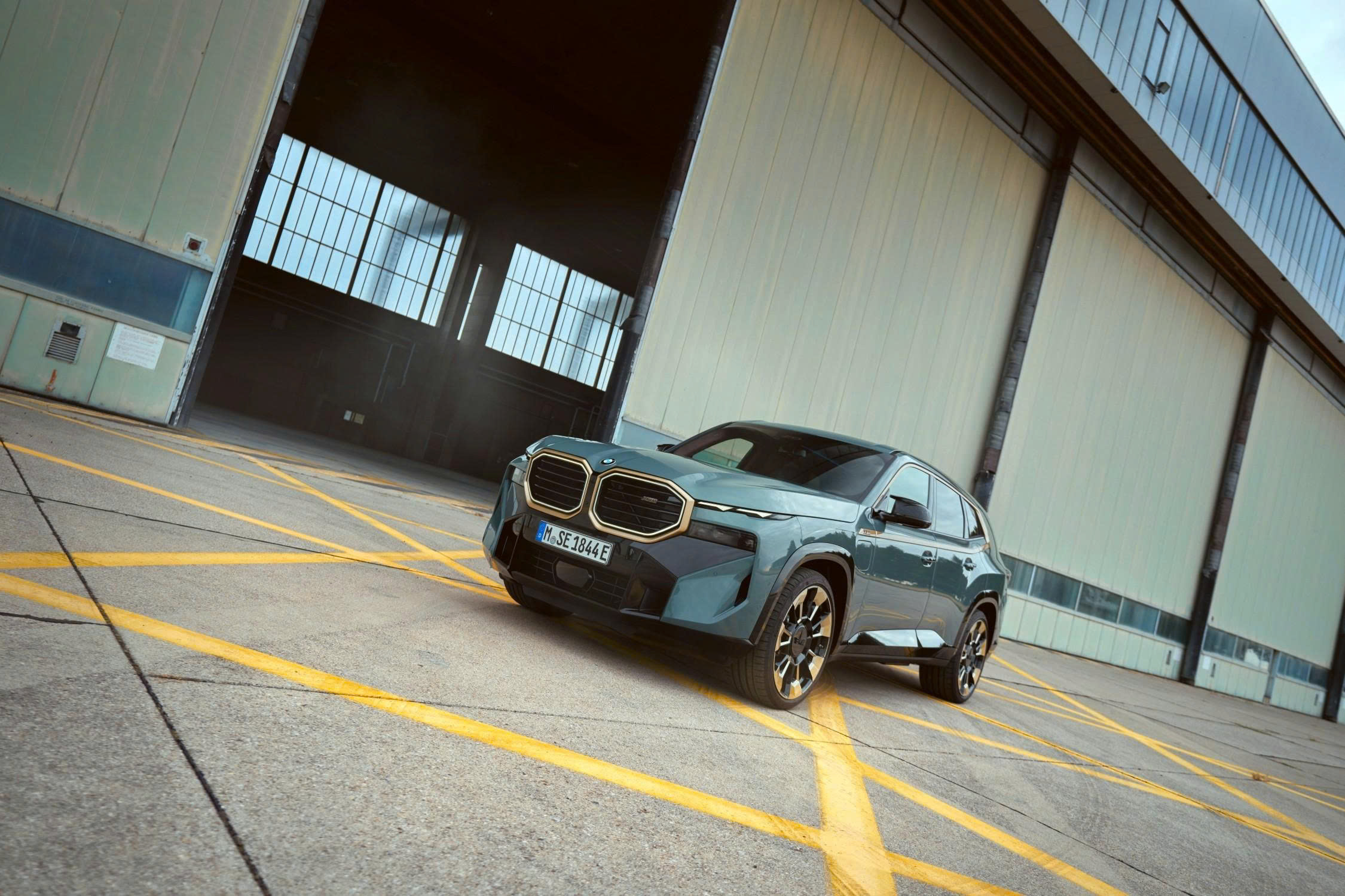 bmw-xm-1