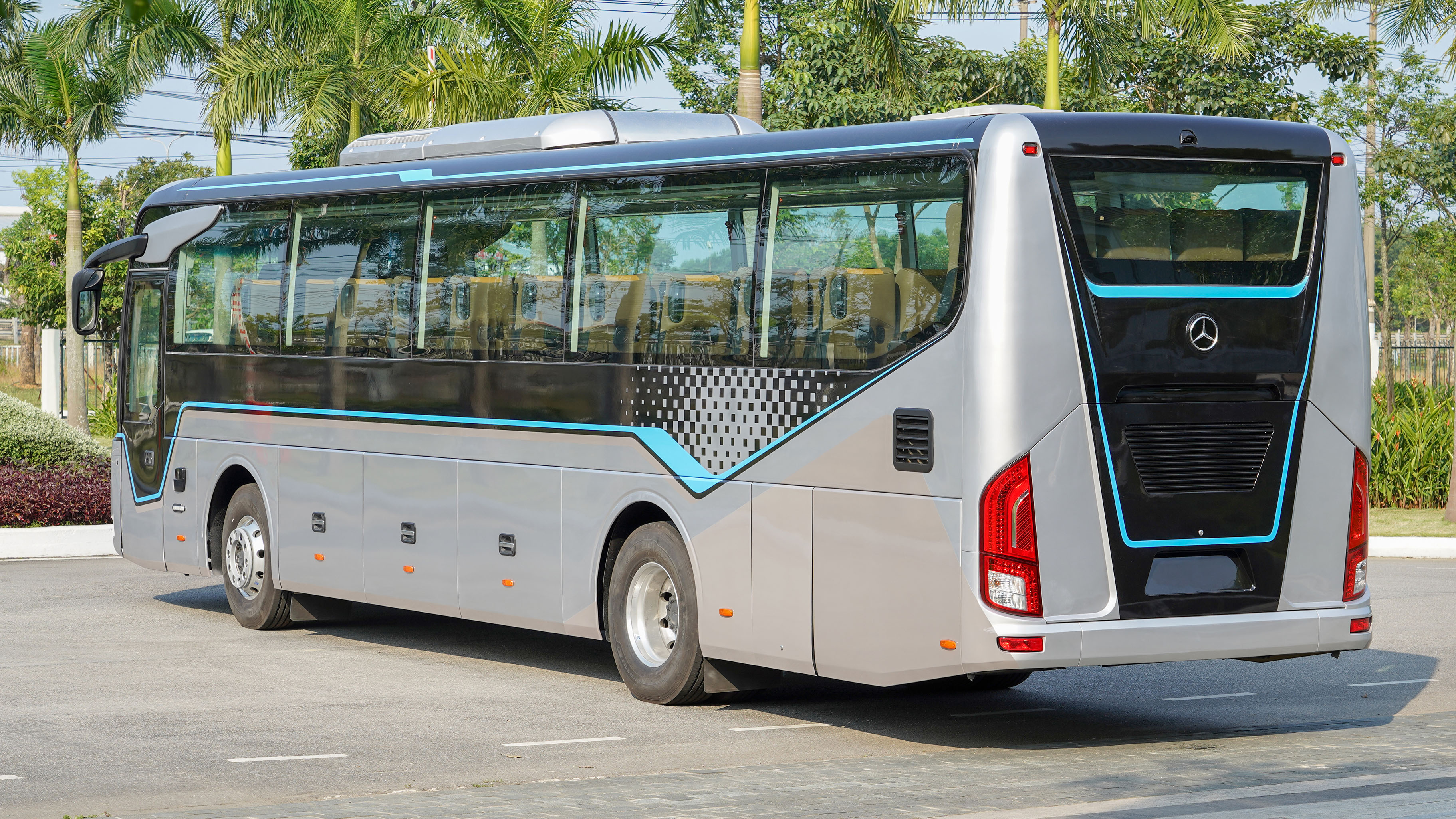 hinh-5-xe-bus-cao-cap-mercedes-benz-xuat-khau-sang-thai-lan